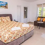 Holiday home Kuni - Salty Pool & Panorama Balchik