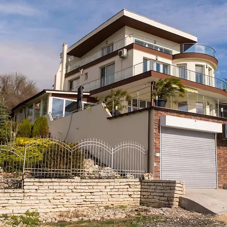 Kuni - Salty Pool & Panorama Holiday home